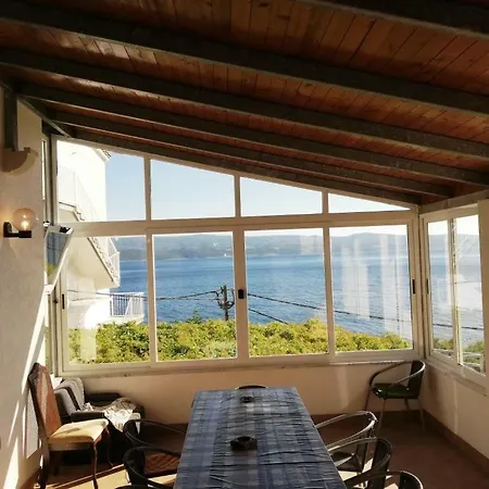 Nata- 3 Bedroom Beach Apartment